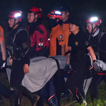 20대 해병<b>대원</b>, 끝내 숨진채 발견.전우들 경례 받으며 태극기에...