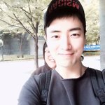 <b>후면</b>카메라로 찍었을 때 어느쪽이 더 못생겨보일까
