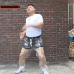 <b>바지</b>를 깜빡하고 <b>안</b> 입을 수 있나?