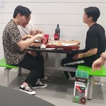 푸드코트 <b>음주</b>가무