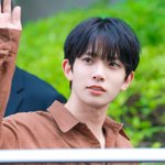 흑발 vs <b>은발</b>