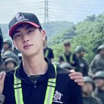 아니 얘들아 와봐 진짜 개잘<b>생김</b>