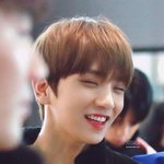 세븐틴 조슈아 돌판에서는 흔치 않은 비주얼이다..