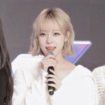 여돌이라고 다 금발 어울리는건 아닌듯