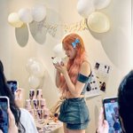 팬이 연 <b>생카</b> 간 하이키 휘서