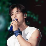 <b>찬양</b>하게 되는 남자 아이돌 얼굴