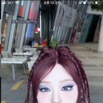 길거리에서 <b>화장</b>하는 <b>이</b> 언니