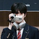 이 정도로 <b>예쁘장</b>한 줄은 몰랐는데