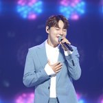 [모두드루와] <b>하늘색</b>이 참 잘 어울리는 가수 jpg.