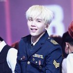 방탄 슈가 <b>낫투데이</b> 제복