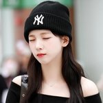[댓글부탁해] 카리나 립이랑 블러셔<b>비슷</b>한것좀 찾아주라...