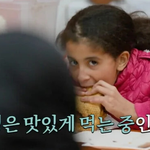 동생 먹는 거만 봐도 배부른 언니