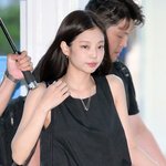 방금 제니 <b>출국</b> 사진 개이쁨