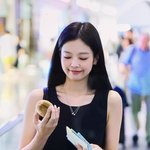 팬이 만든 <b>곰인형</b> 받은 제니 반응