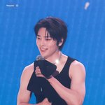 [스키즈] 아니 회사에서 쨐 들어갔다가 바로 <b>밝기</b> 낮췄어