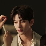 <b>조명</b> 없어도 눈이 부시네요