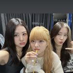 <b>허윤진</b> 존. 아 예쁘다..