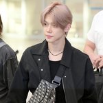 공항에서 투바투 연준 <b>디올</b> 백