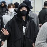 [이것좀봐줘] 하 도대체 이 패딩 어디꺼<b>인지</b> 아는사람...