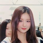 오늘자 출국하는 <b>설윤</b> 레전드