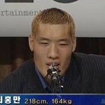이 정도 피지컬이면 <b>주먹</b> 한 방으로