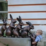 <b>동상</b>이랑 사진 찍을 땐 이렇게