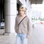 일본으로 출국한 방탄 뷔 기사사진 + <b>셀린느</b> 행사 사진