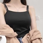 이런 <b>끈나시</b> 단독으로 입고 다니는 사람 많지 않음??