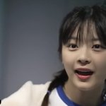 얘가 <b>합법적</b>으로 술을 살수 있다니