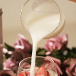 <b>딸기우유</b>랑 냉동<b>딸기</b>만 있으면 순삭라떼 가능