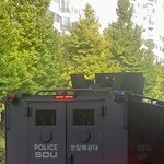 <b>서현</b>고 육교 근처에 경찰 특공대 차량이 있네...