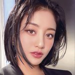 이목구비가 너무 시끄러운데 <b>자제</b> 좀..!