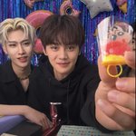 김규빈 생일선물로 반지 2개 준 <b>리키</b> ㄷㄷ