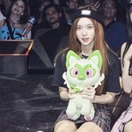 [드루와] <b>윈터</b>가 들고있는 이 포켓몬 첨보는데