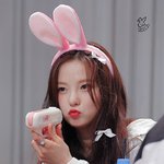 약간 미친 것 같은 얼굴의 <b>여</b><b>돌</b>