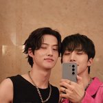 [펜타곤] <b>폴드</b> 거울셀카 잘 나오네