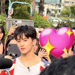 <b>마크</b> 어떡하지 ㅈㄴ 잘생겼는데?