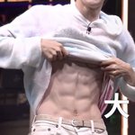 <b>성찬</b>이 복근 깐거 봤냐