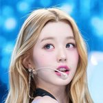 <b>장원영</b> 금발 <b>머리</b>는