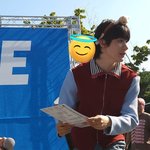팬한테 <b>직접</b> 슬로건 건네주는 앤톤