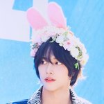 원빈 토끼 머리띠에 <b>화관</b>까지 쓴건줄 알았는데