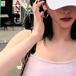 카리나는 얼굴이 안보여도 예쁜게 느껴<b>지네</b>