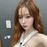 윈터 예쁘긴 <b>예쁘다</b>