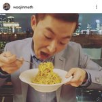 쳐묵쳐묵하는 <b>우진</b>