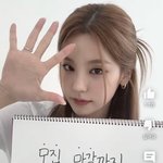 <b>예지</b> 얼굴 엄청 쪼끄만하네