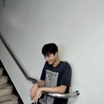 뮤직<b>뱅크</b> 계단 난간 구멍 남자들은 어떻게 들어가는거지