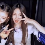 뉴진스 혜인 위버스<b>콘</b> 헤매