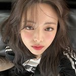 <b>유나</b> 개인 인스타 생기면 좋겠음