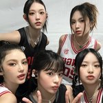 뉴진스가 입은 대학별 축제 <b>의상</b>