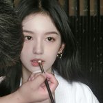 이런 <b>색감</b> 립이나 블러셔 아는 사람..